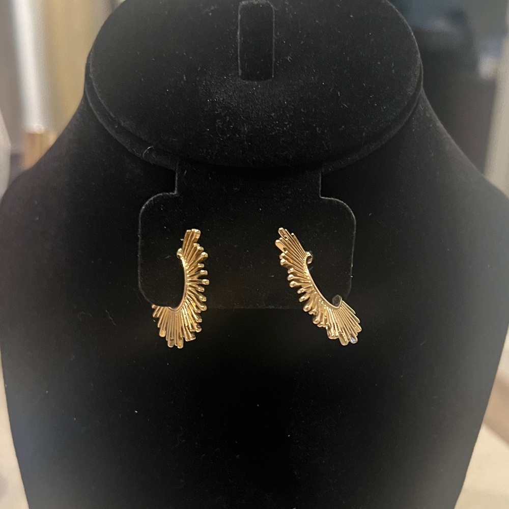 Elegant Gold Women's Earrings